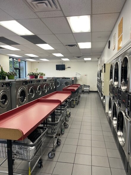 447 Smith St, Perth Amboy, NJ for sale - Building Photo - Image 3 of 18