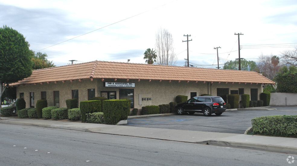 1620 S Grand Ave, Glendora, CA à louer - Photo du bâtiment - Image 2 de 3