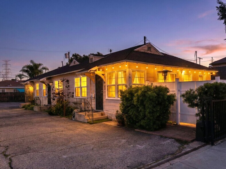 6614 Camellia Ave, North Hollywood, CA à vendre - Photo du bâtiment - Image 2 de 16