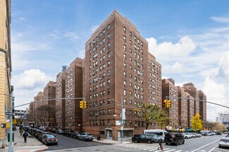 Plus de détails pour 2 Monroe St, New York, NY - Bureau/Commerce de détail, Commerce de détail à louer