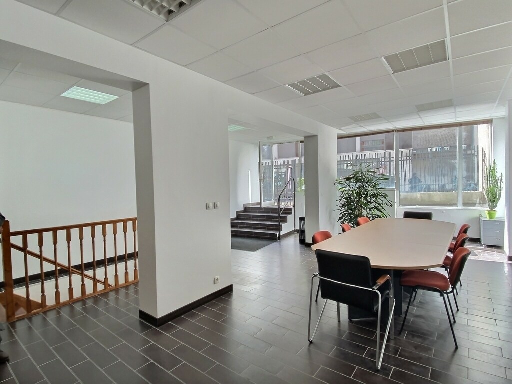 Office in Paris for sale Building Photo- Image 1 of 8