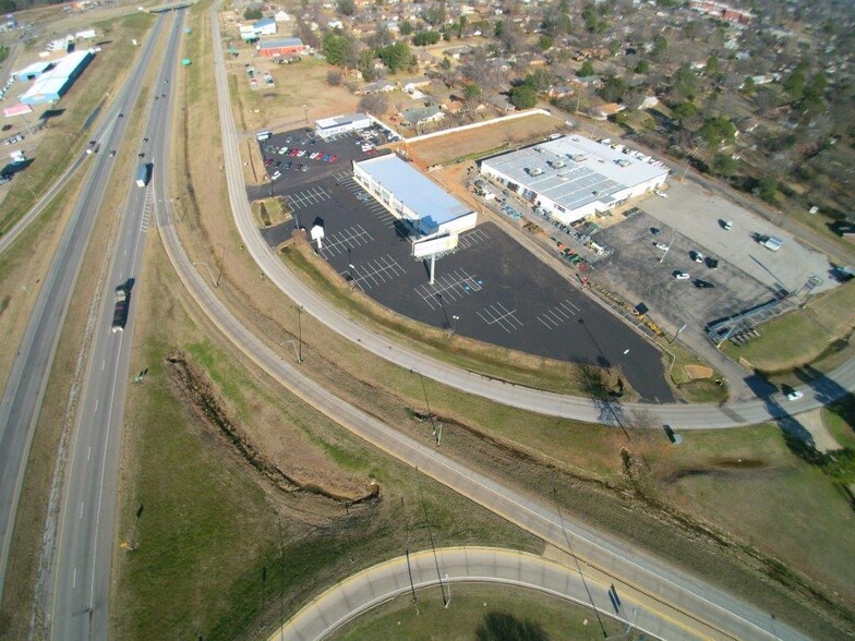 372 Bryan Dr, Durant, OK à louer - Photo principale - Image 1 de 4