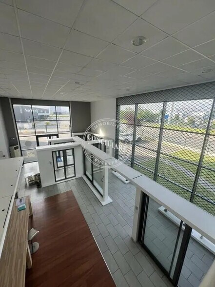 Flex in Plaisance-du-Touch for lease - Interior Photo - Image 1 of 5