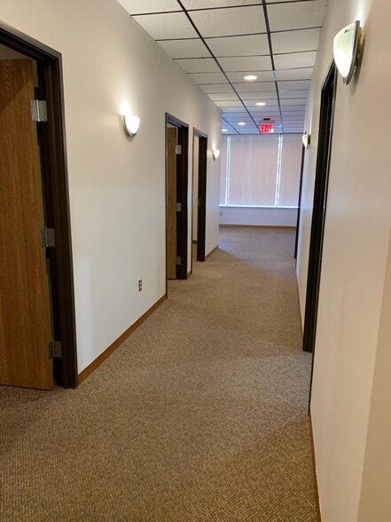 2065-2083 Hiller Rd, West Bloomfield, MI à louer - Photo intérieure - Image 3 de 7