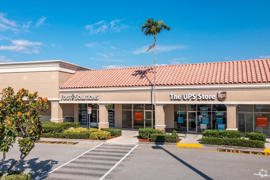 21301 S Tamiami Trl, Estero, FL à louer - Photo du bâtiment - Image 3 de 7