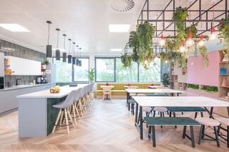 Plus de détails pour Gatwick Rd, Crawley - Bureau à louer