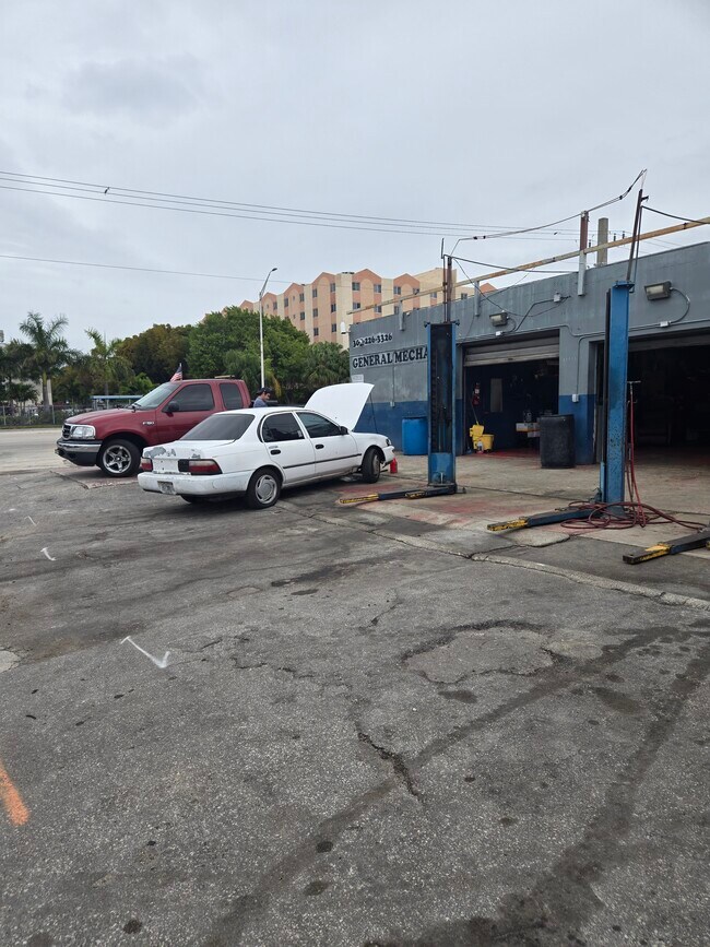 More details for 11480 W Flagler St, Miami, FL - Retail for Sale