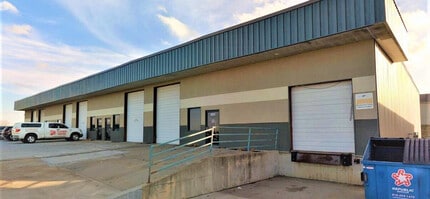 841-881 E Warren St, Gardner, KS for lease Building Photo- Image 1 of 4