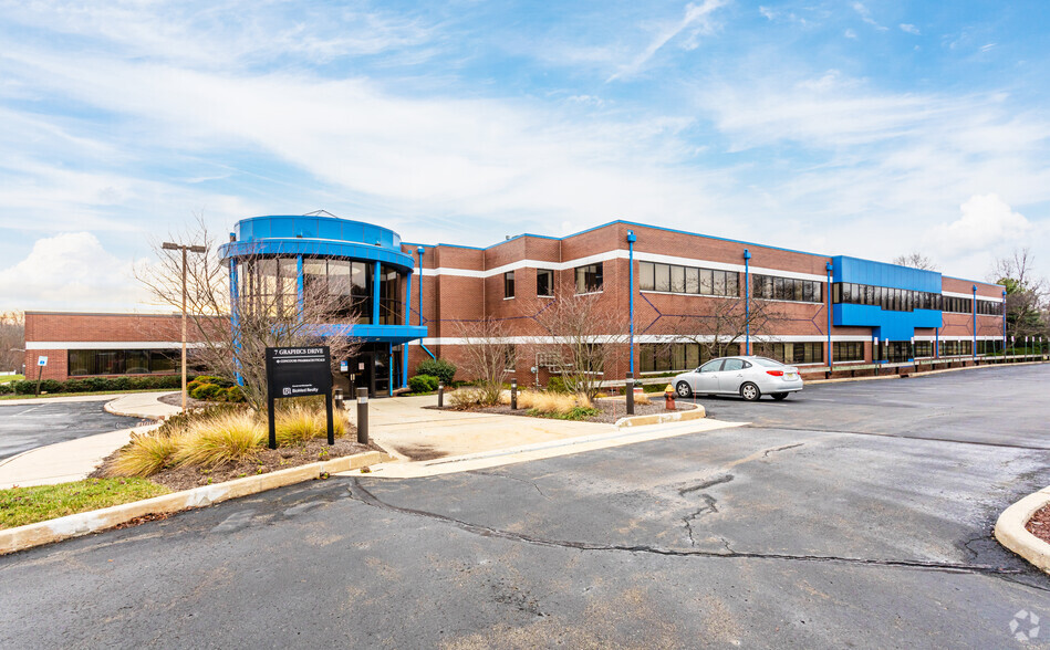 7 Graphics Dr, Ewing, NJ for lease - Primary Photo - Image 1 of 13