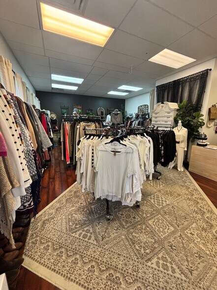 1500 W University Ave, Georgetown, TX à louer - Photo du bâtiment - Image 3 de 9