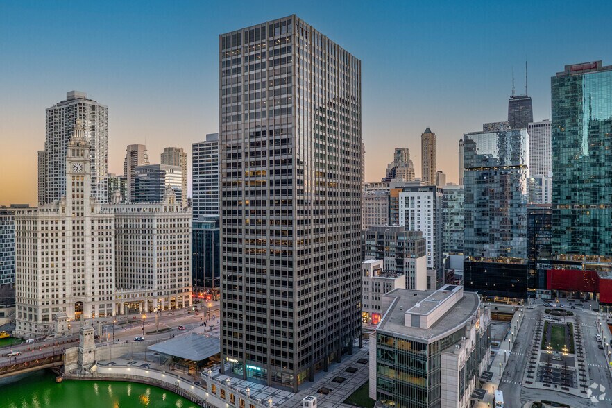 401 N Michigan Ave, Chicago, IL à louer - Photo du bâtiment - Image 2 de 6