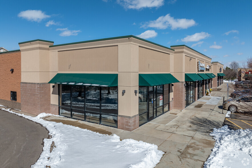 1037-1055 Helmo Ave N, Oakdale, MN for lease - Primary Photo - Image 1 of 7