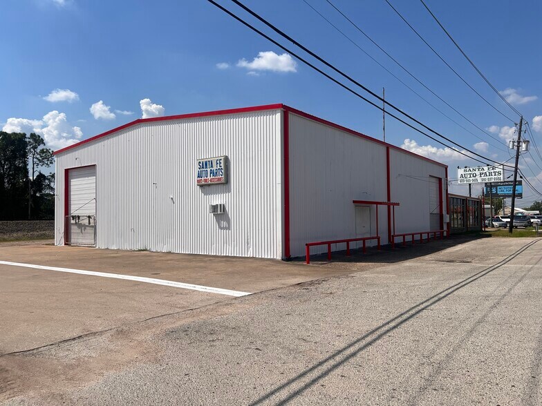 13207 Highway 6, Santa Fe, TX à louer - Photo du bâtiment - Image 2 de 19