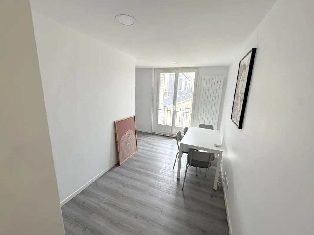 Office in Versailles for lease Interior Photo- Image 1 of 11