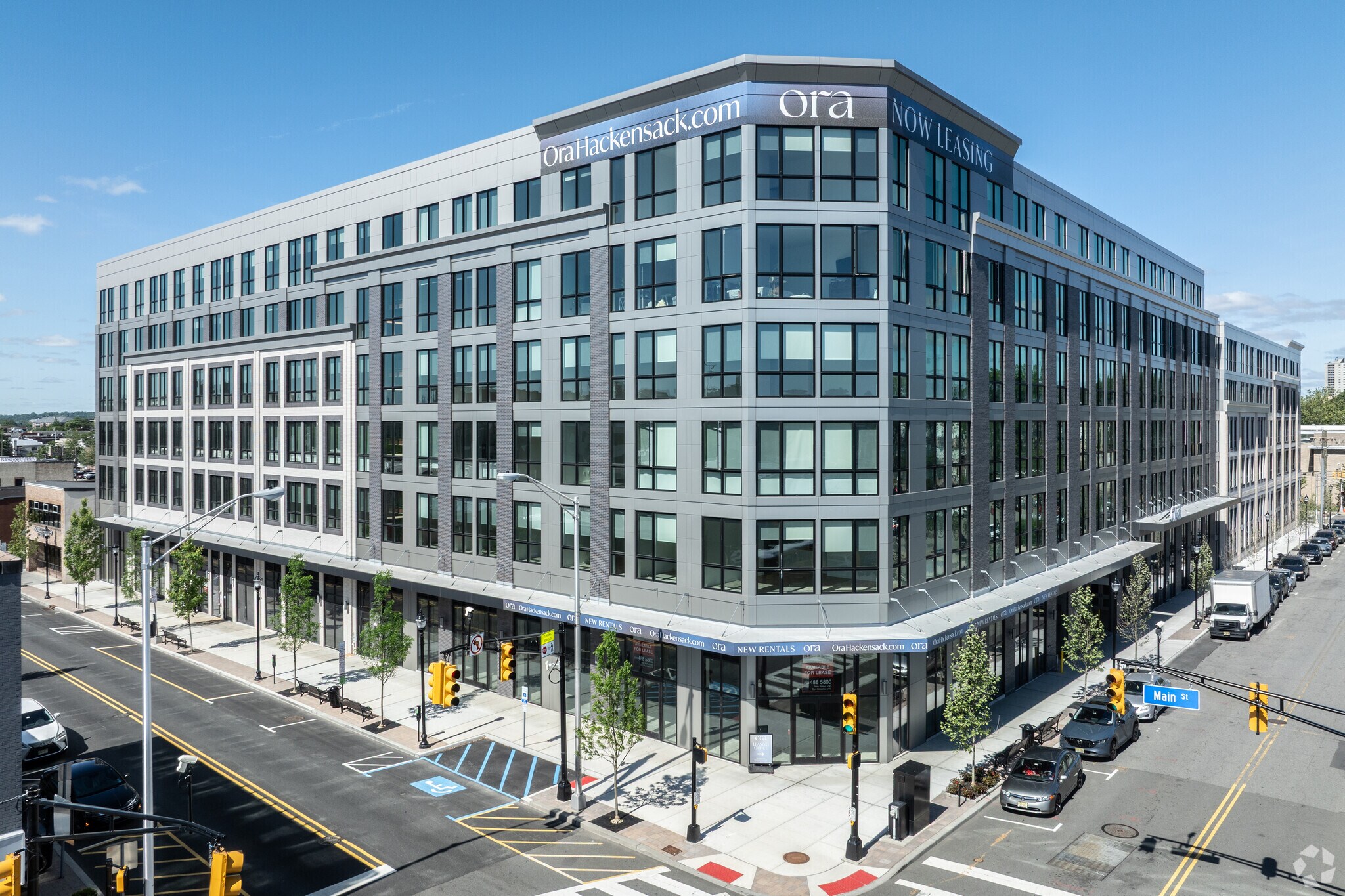 321 Main St, Hackensack, NJ à louer Photo du bâtiment- Image 1 de 13