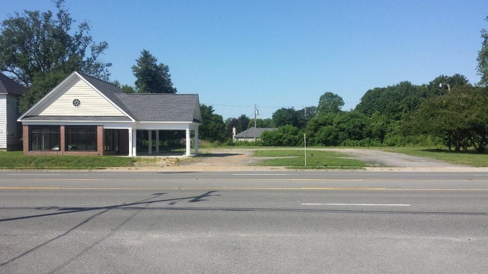 7381 Richmond Rd, Williamsburg, VA à vendre - Photo du bâtiment - Image 2 de 6