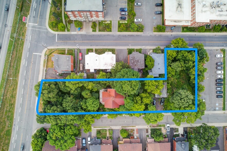 15 Rue Charlotte, Longueuil, QC for sale - Building Photo - Image 2 of 9