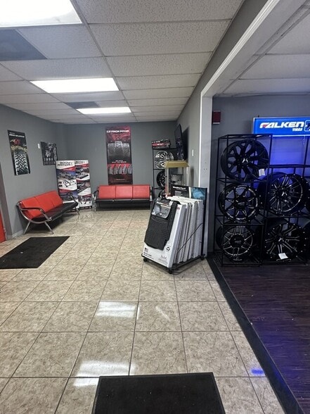 2515 71st St, Tampa, FL for sale - Interior Photo - Image 3 of 4