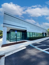 9143 Philips Hwy, Jacksonville, FL for lease Building Photo- Image 2 of 4