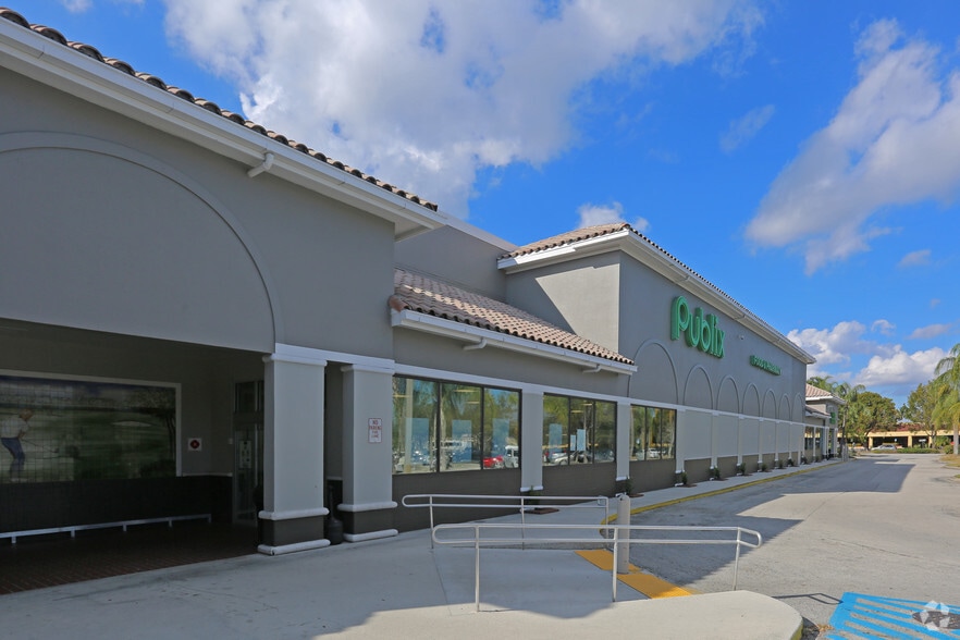4956-4966 Le Chalet Blvd, Boynton Beach, FL à louer - Photo du bâtiment - Image 3 de 14