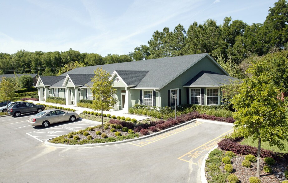30 Windsormere Way, Oviedo, FL à louer - Photo du bâtiment - Image 2 de 7