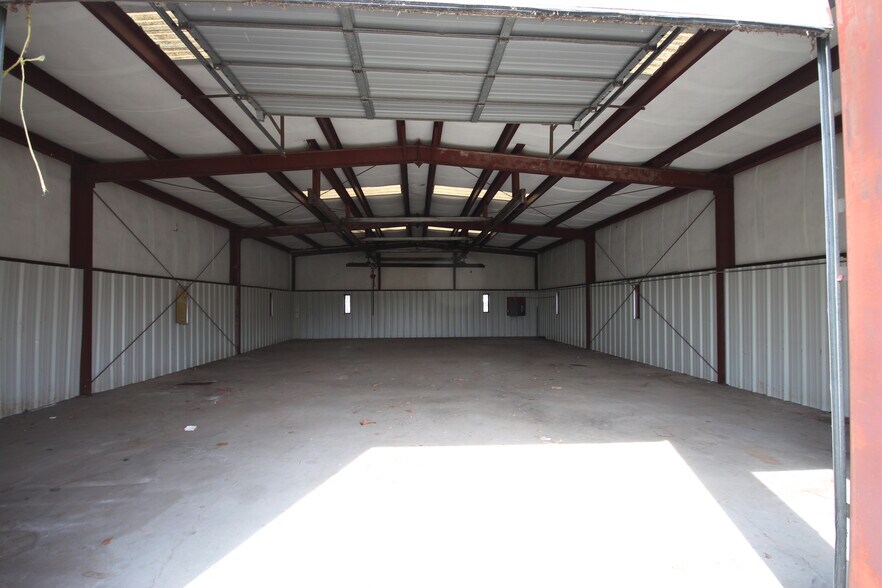 2318 Charles Page Blvd, Tulsa, OK à vendre - Photo du bâtiment - Image 2 de 7