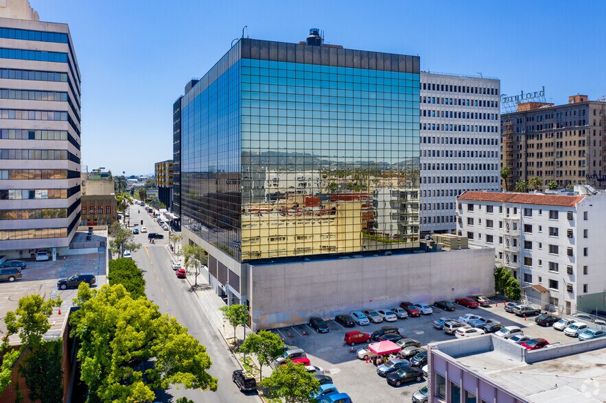 3333 Wilshire Blvd, Los Angeles, CA à louer - Photo du bâtiment - Image 2 de 5