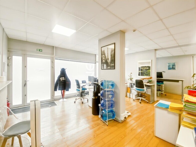 Bureau dans Paris à vendre - Photo du bâtiment - Image 1 de 9