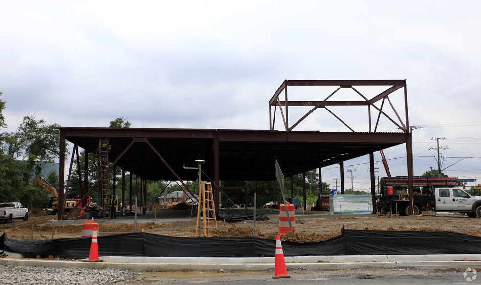 7703-7713 Fordson Rd, Alexandria, VA for lease - Building Photo - Image 2 of 3