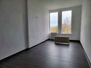 1034 S 18th St, Manitowoc, WI for lease Interior Photo- Image 1 of 8