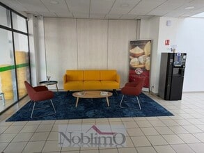 chemin des petites Combes, Beynost for lease Interior Photo- Image 1 of 7