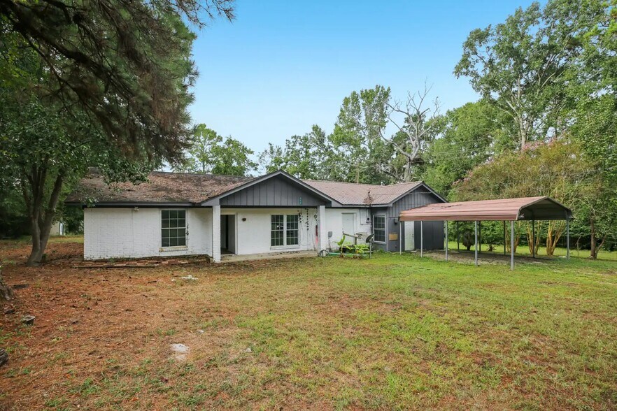 242 Bishop, Livingston, TX à vendre - Photo du bâtiment - Image 3 de 40