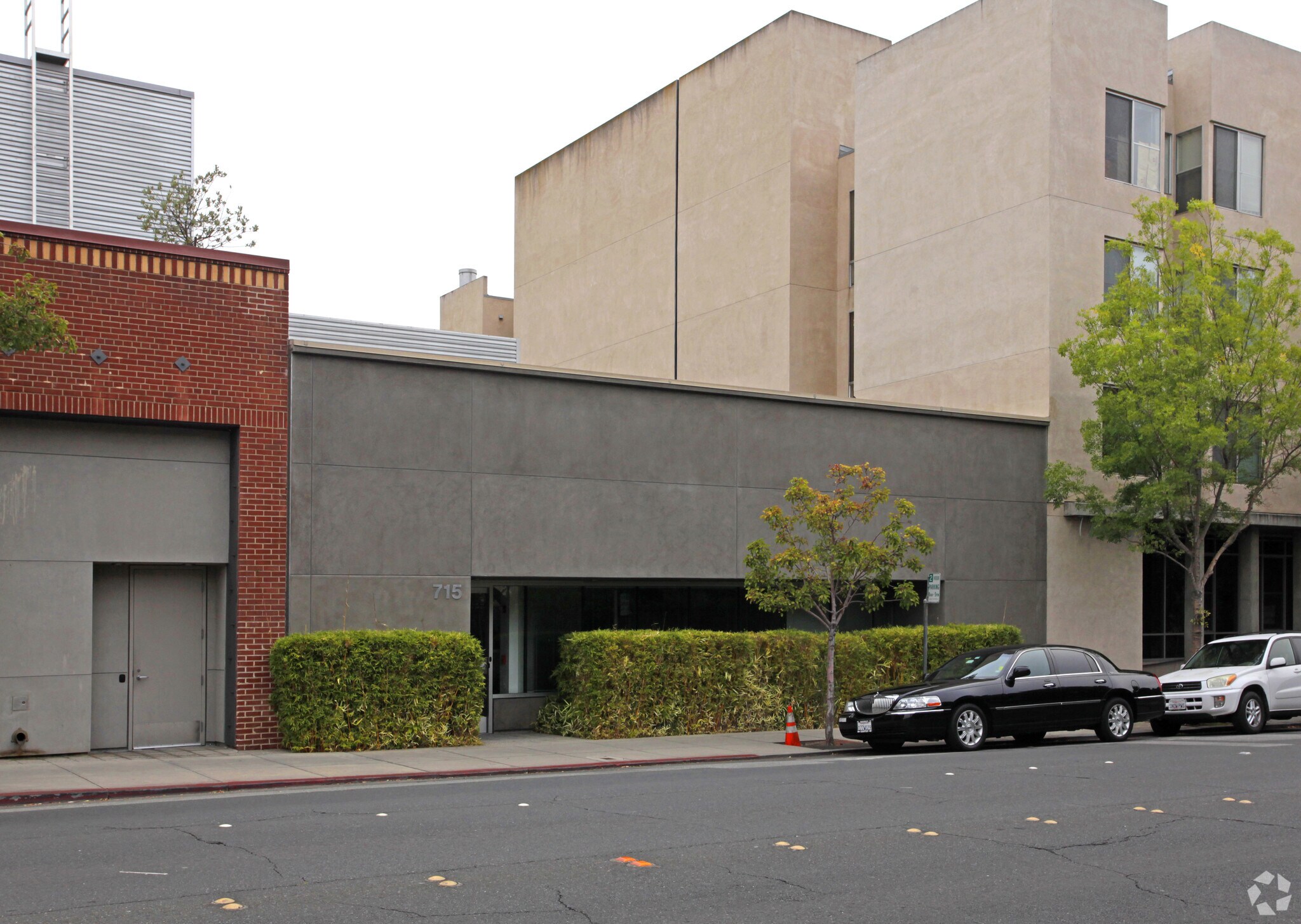 715 Alma St, Palo Alto, CA à louer Photo principale- Image 1 de 6