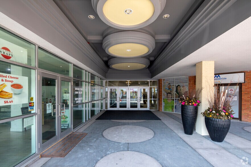 460 Brant St, Burlington, ON à louer - Photo du bâtiment - Image 3 de 5