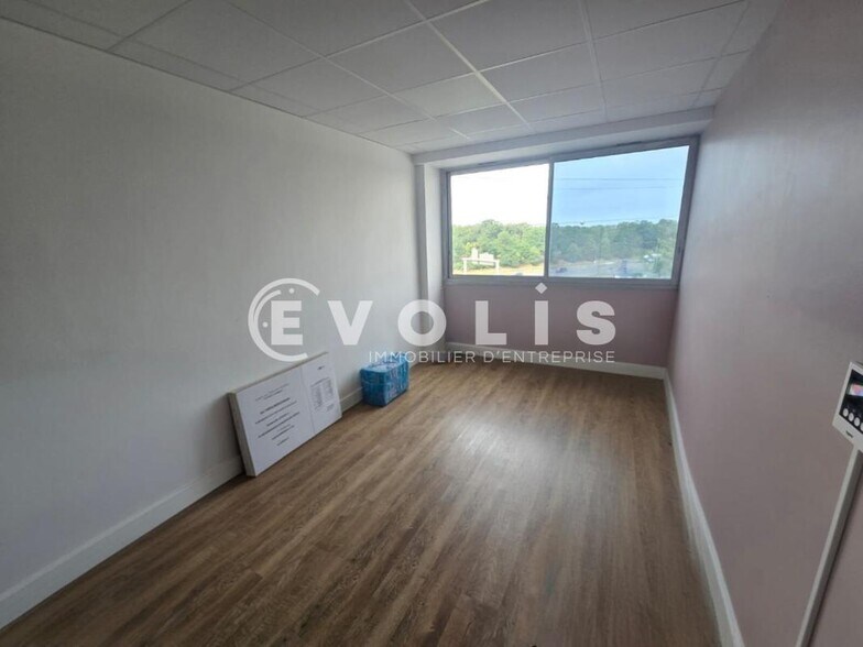 Bureau dans Evry Courcouronnes à louer - Photo du bâtiment - Image 3 de 13