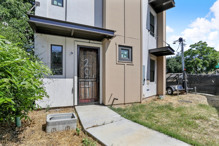 Sacramento Townhomes portfolio of 2 properties for sale on LoopNet.ca - Building Photo - Image 3 of 112