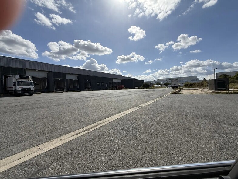 Industriel dans SAINT-OUEN-L'AUMONE à louer - Photo du bâtiment - Image 3 de 8