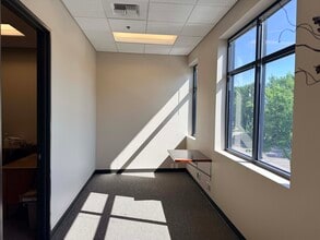 9050 W Overland Rd, Boise, ID for lease Interior Photo- Image 1 of 8