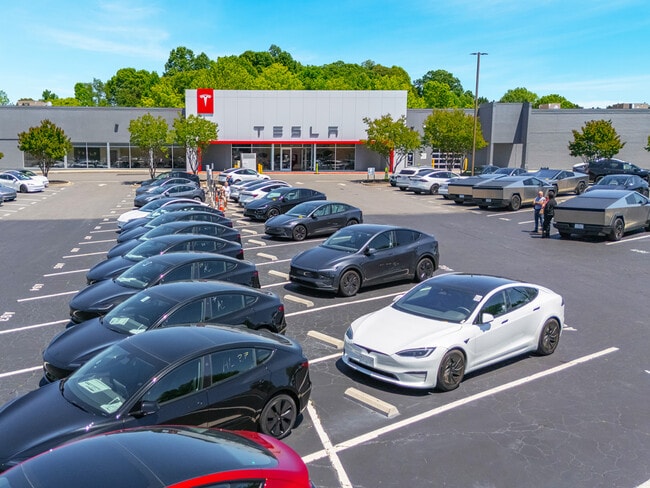 Plus de détails pour 2620 N Main St, High Point, NC - Commerce de détail à vendre