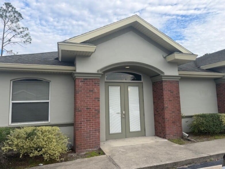 218 Crystal Grove Blvd, Lutz, FL for lease - Building Photo - Image 1 of 6