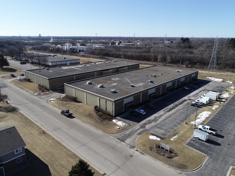 6575-6637 N Sidney Pl, Glendale, WI for lease - Building Photo - Image 1 of 15