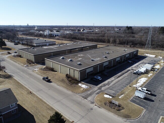Plus de détails pour 6575-6637 N Sidney Pl, Glendale, WI - Local d'activités à louer
