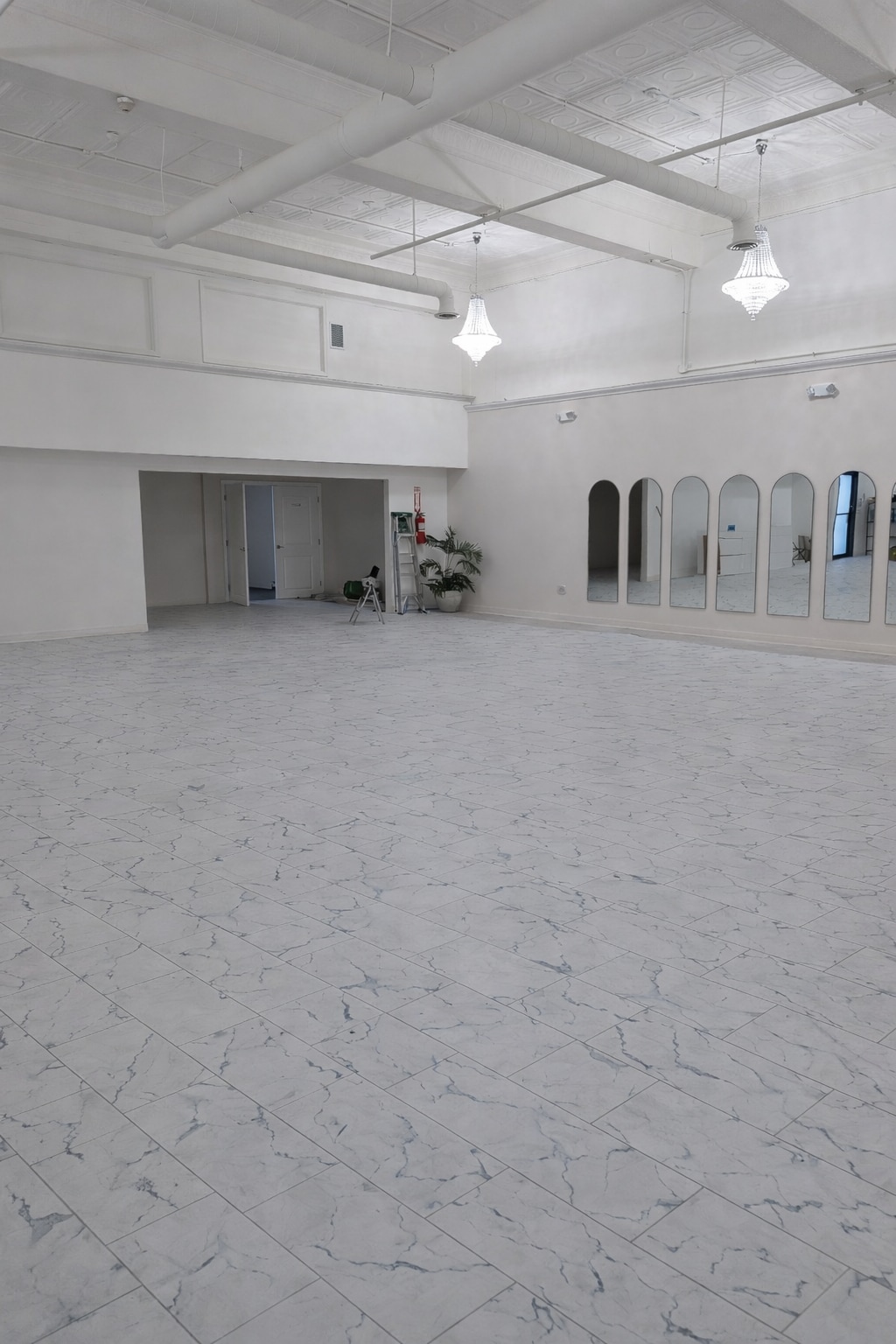 546 Bloomfield Ave, Verona, NJ for lease Interior Photo- Image 1 of 2