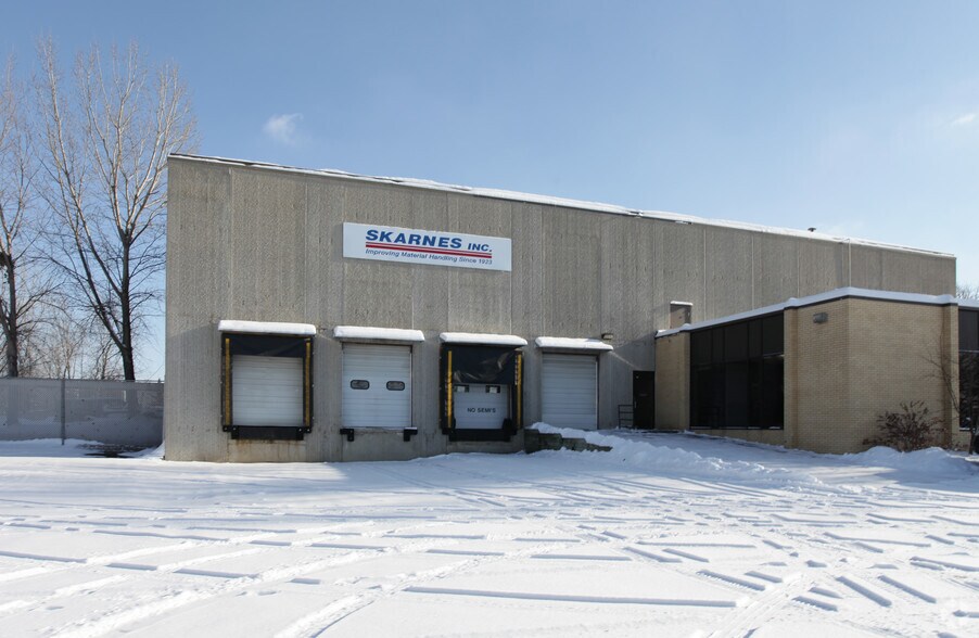 2100 N Niagara Ln, Plymouth, MN à louer - Photo du bâtiment - Image 2 de 3