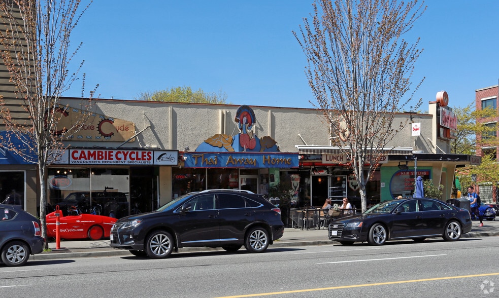 3305-3317 Cambie St, Vancouver, BC for lease - Building Photo - Image 2 of 7