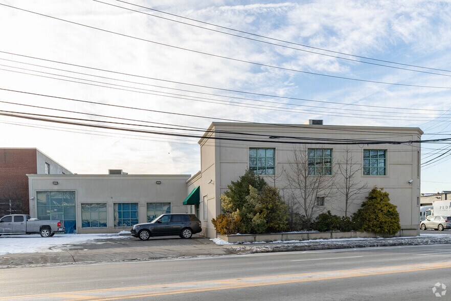 115-117 Herricks Rd, New Hyde Park, NY for lease - Building Photo - Image 2 of 5