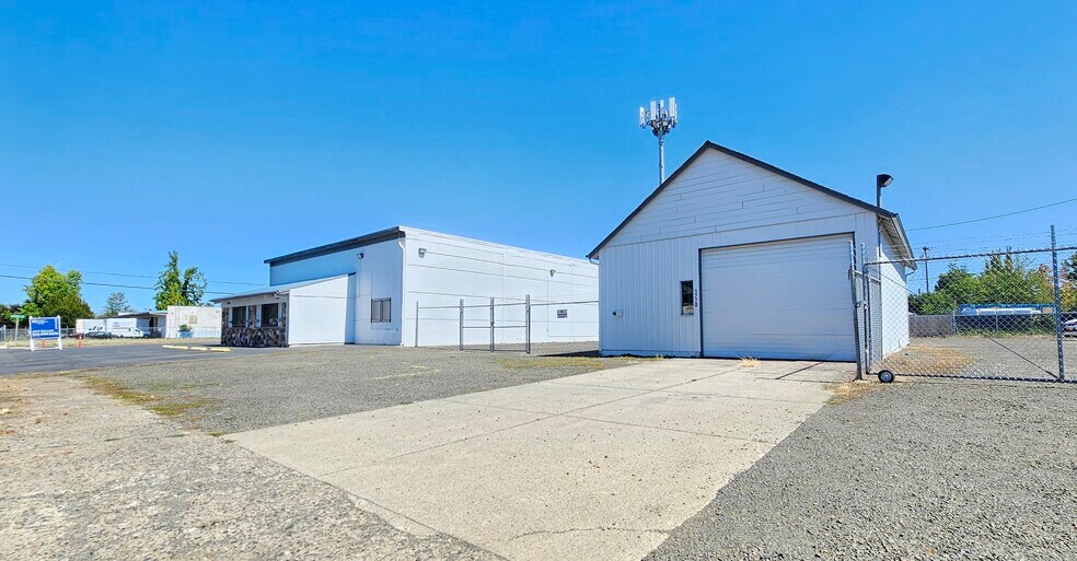 1790 Front St NE, Salem, OR à louer - Photo du bâtiment - Image 2 de 13