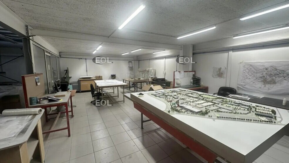 Flex in Saint-Thibault-des-Vignes for sale - Building Photo - Image 2 of 12