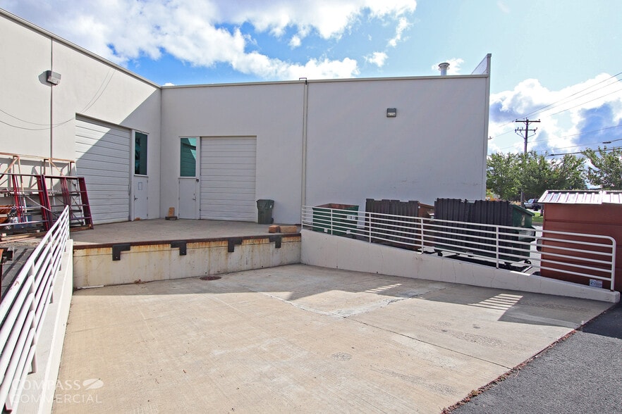 62971 Plateau Dr, Bend, OR for lease - Building Photo - Image 2 of 6