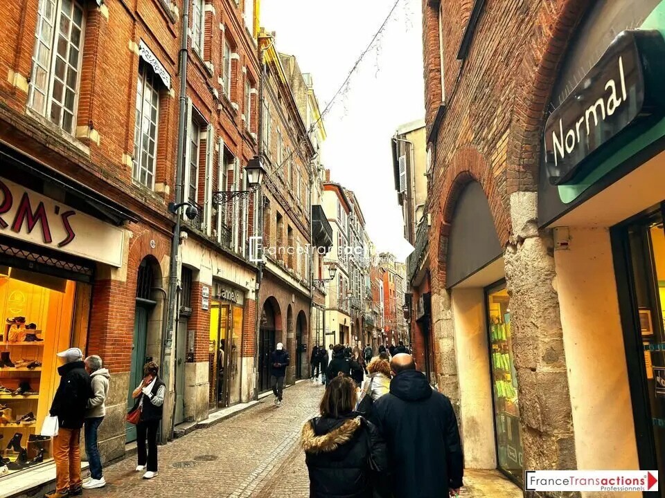Retail in Toulouse for lease Building Photo- Image 1 of 4
